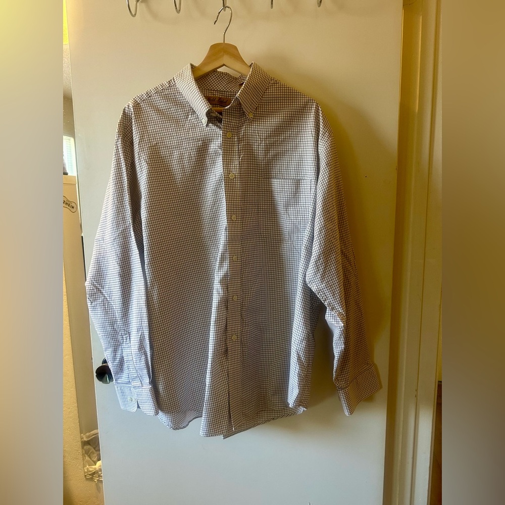 Roundtree & Yorke Blue and White Checkered Button Down Shirt